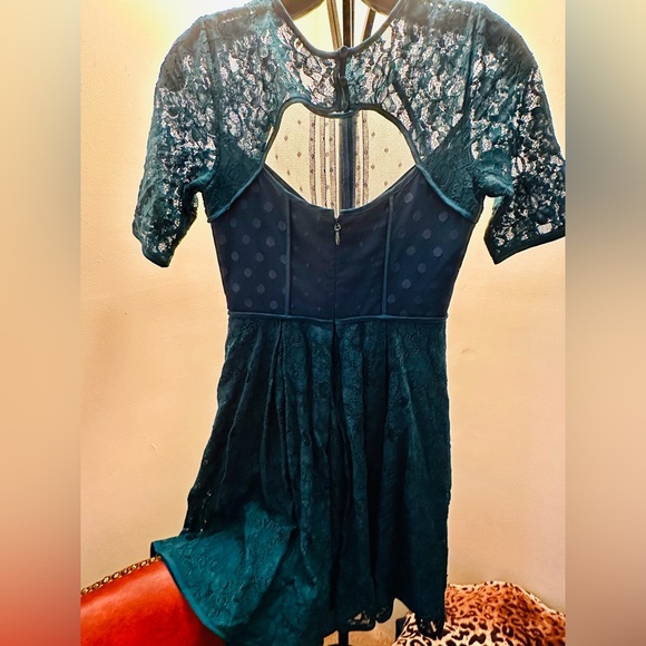 BCBGMAXAZRIA Julya Dark Teal Lace Dress, Size 0, EUC - Picture 7 of 9